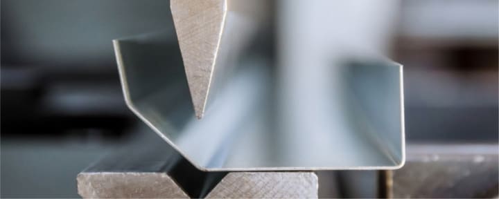 Зігнути нержавіючу сталь під пресом