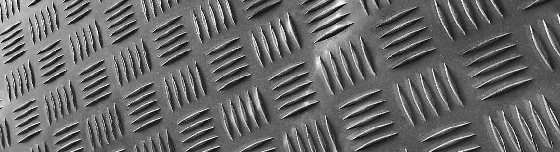 Де застосовуються рифлені листи з нержавіючої сталі?